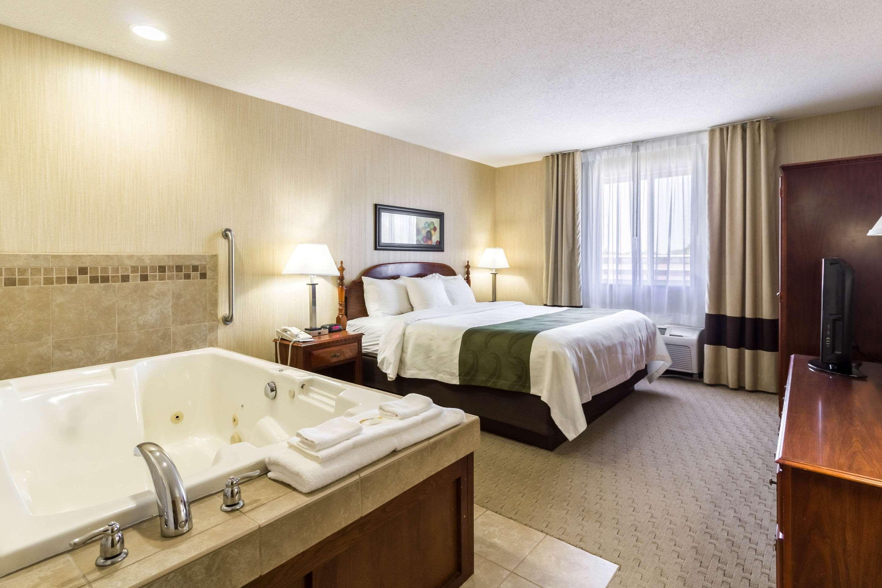 Quality Inn Marshall Mn Near University מראה חיצוני תמונה